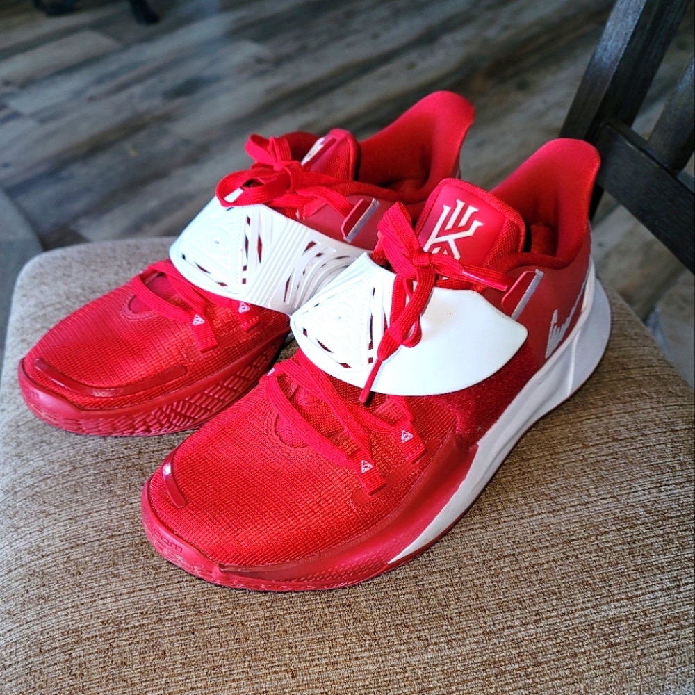 Nike Kyrie 3 University Red